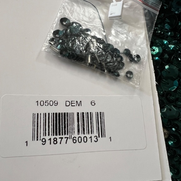 NWT Mac Duggal Sleeveless High Neck Beaded Midi Sheath Dress Deep Emerald - Picture 12 of 12